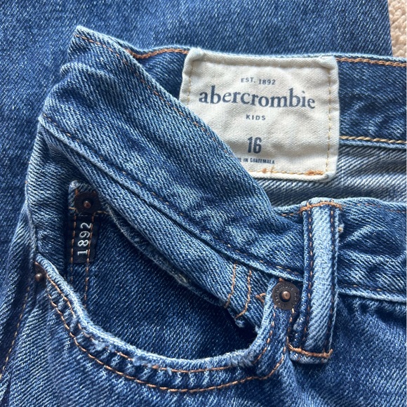 Ambercrombie kids Jean size 16 30” waist - Picture 3 of 3